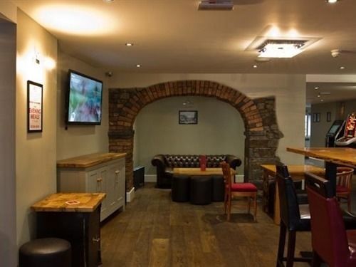 Cambrian Inn Tredegar エクステリア 写真