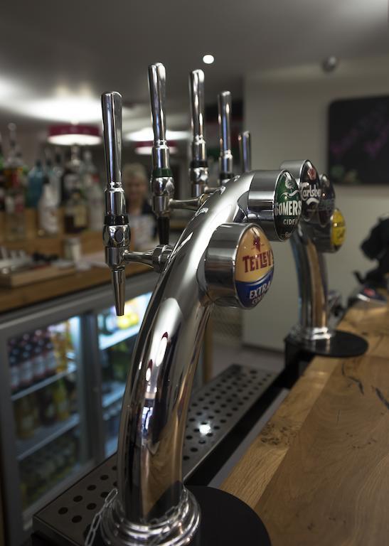 Cambrian Inn Tredegar エクステリア 写真