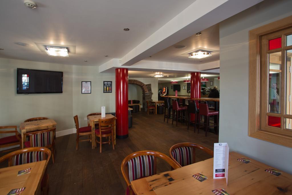 Cambrian Inn Tredegar エクステリア 写真